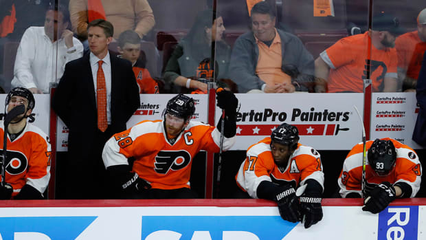 flyers-bench-fans-throw-bracelets-game-3-loss-capitals.jpg